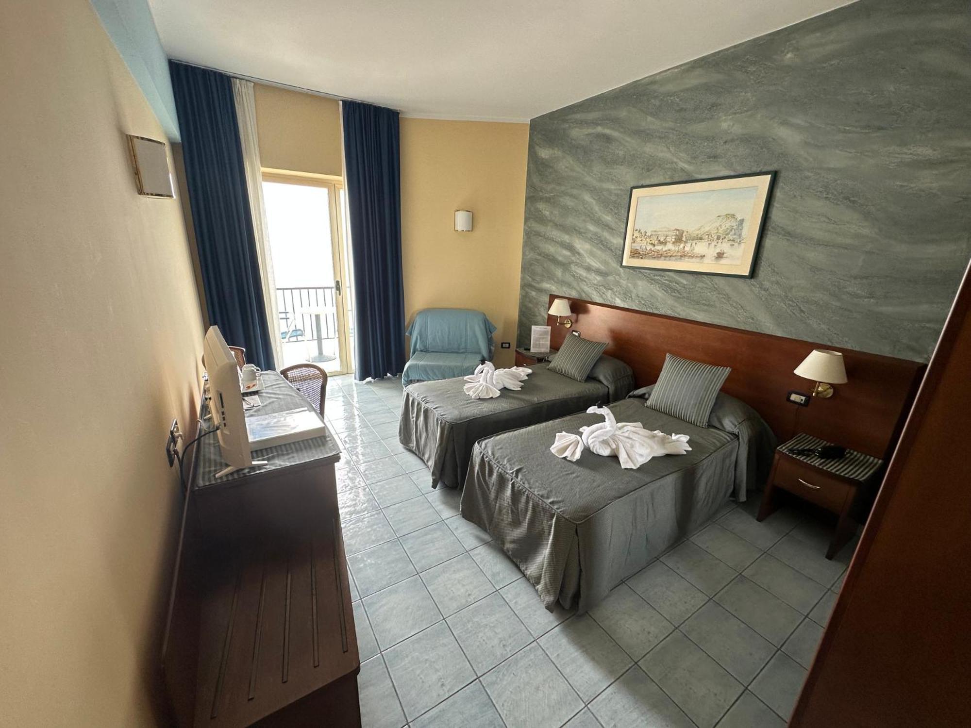 Large Double Room,439643316:JPEG